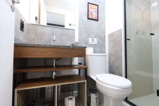 Banheiro de kitnet/studio à venda com 1 quarto, 23m² em Centro Histórico de São Paulo, São Paulo
