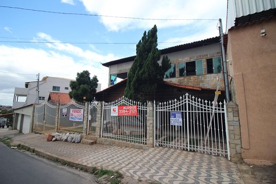 Fachada de casa à venda com 4 quartos, 450m² em Diamante, Belo Horizonte