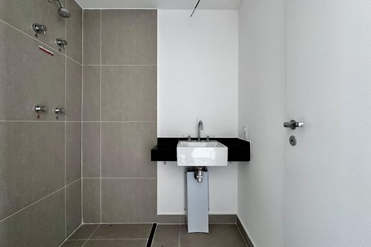 Banheiro de kitnet/studio à venda com 0 quarto, 22m² em Santo Amaro, São Paulo