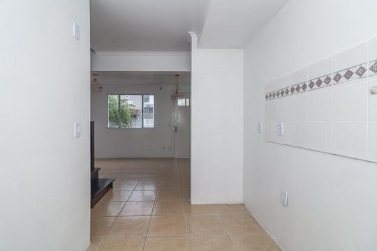 Cozinha de casa de condomínio à venda com 3 quartos, 91m² em Sarandi, Porto Alegre