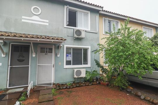 Fachada de casa de condomínio à venda com 3 quartos, 91m² em Sarandi, Porto Alegre