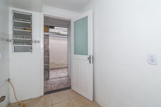 Cozinha de casa de condomínio à venda com 3 quartos, 91m² em Sarandi, Porto Alegre