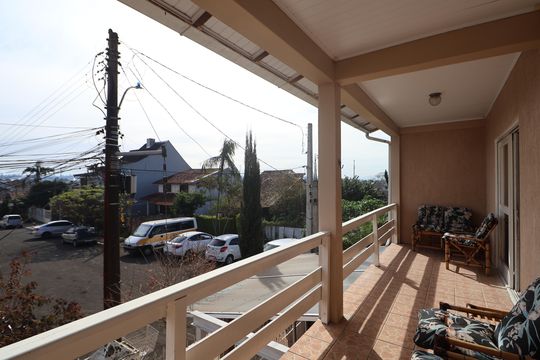 Sacada de casa à venda com 2 quartos, 195m² em São José, Canoas