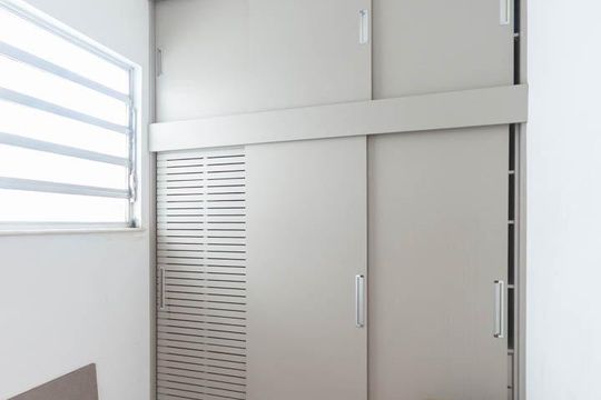 Quarto e Banheiro de Serviço de apartamento à venda com 3 quartos, 172m² em Tijuca, Rio de Janeiro