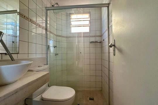 Banheiro de apartamento à venda com 3 quartos, 68m² em Castelo, Belo Horizonte