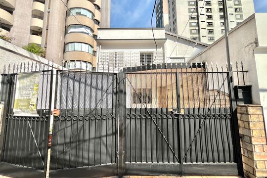 Fachada de casa à venda com 3 quartos, 300m² em Vila Clementino, São Paulo