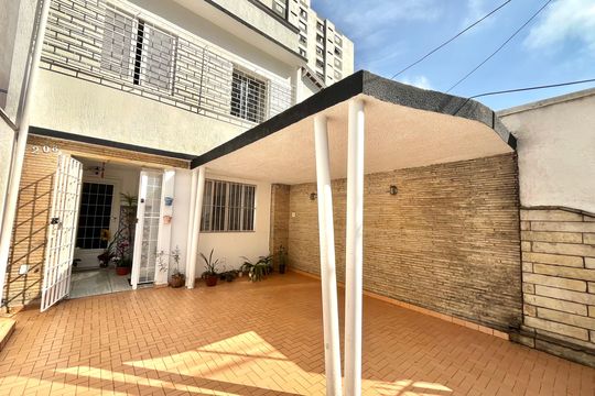Garagem de casa à venda com 3 quartos, 300m² em Vila Clementino, São Paulo
