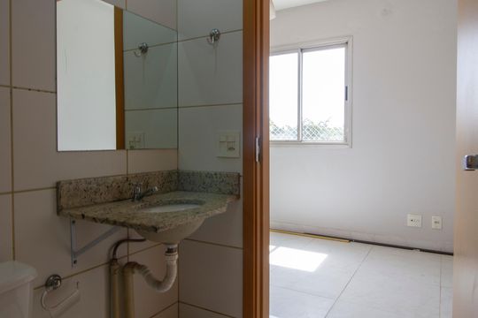 Banheiro Social de apartamento para alugar com 1 quarto, 42m² em Qn 614, Brasília