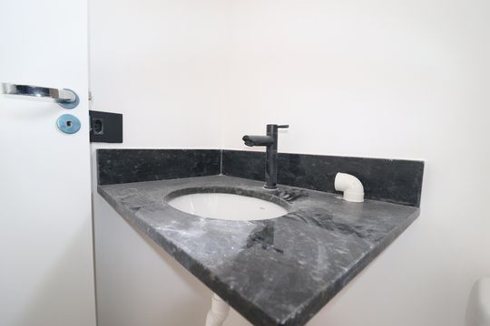 Banheiro de apartamento à venda com 2 quartos, 44m² em Vila Guiomar, Santo André