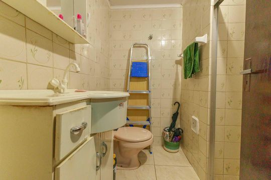 Banheiro Social de apartamento à venda com 1 quarto, 33m² em Protásio Alves, Porto Alegre