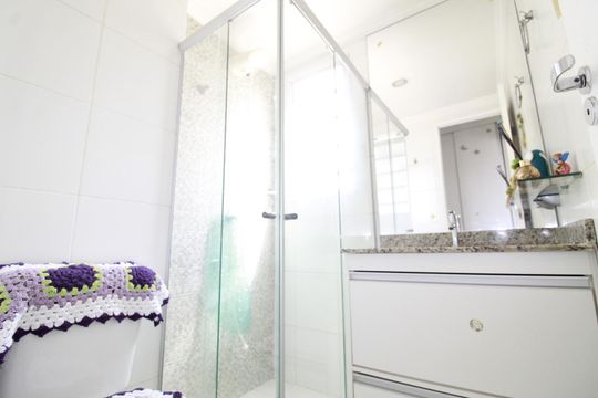 Banheiro da Suíte de apartamento para alugar com 2 quartos, 72m² em Jardim das Margaridas, Salvador
