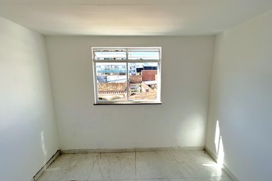 Quarto 1 de casa à venda com 2 quartos, 50m² em Vila Valqueire, Rio de Janeiro
