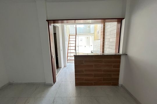 Sala de casa à venda com 2 quartos, 50m² em Vila Valqueire, Rio de Janeiro