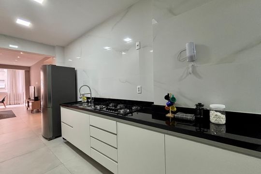 Cozinha e Área de Serviço de apartamento à venda com 4 quartos, 152m² em Copacabana, Rio de Janeiro