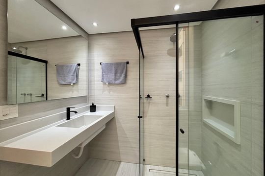 Banheiro da Suíte 1 de apartamento à venda com 4 quartos, 152m² em Copacabana, Rio de Janeiro
