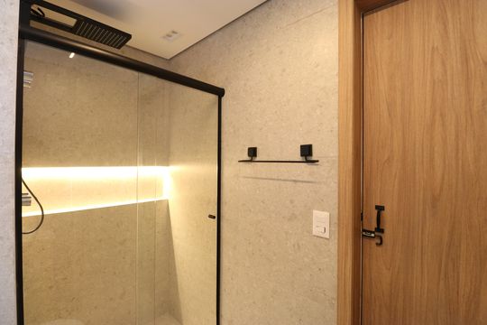 Banheiro Social de kitnet/studio para alugar com 1 quarto, 27m² em Pompeia, São Paulo