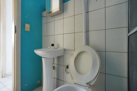 Banheiro Social de apartamento para alugar com 2 quartos, 40m² em Sarandi, Porto Alegre