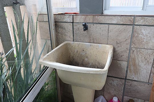 Área de Serviço - Tanque de casa à venda com 3 quartos, 110m² em Humaitá, Porto Alegre
