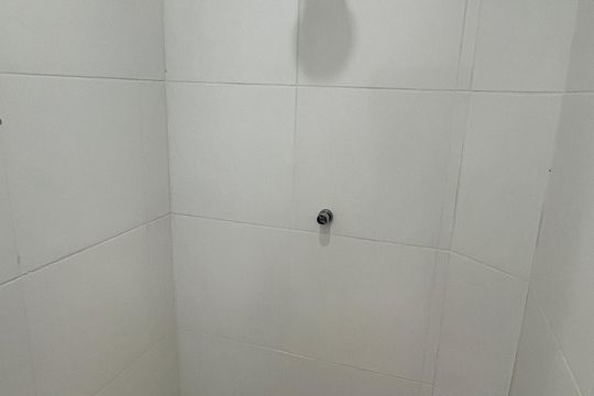 Banheiro de kitnet/studio para alugar com 1 quarto, 40m² em Jardim Proença, Campinas