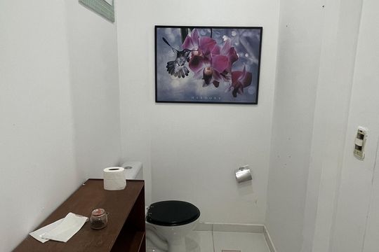 Banheiro de kitnet/studio para alugar com 1 quarto, 40m² em Jardim Proença, Campinas