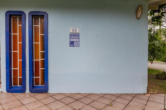 Plaquinha de casa de condomínio à venda com 4 quartos, 131m² em Cavalhada, Porto Alegre