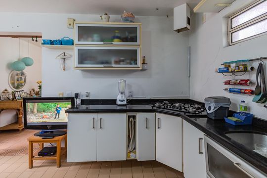 Cozinha de casa de condomínio à venda com 4 quartos, 131m² em Cavalhada, Porto Alegre