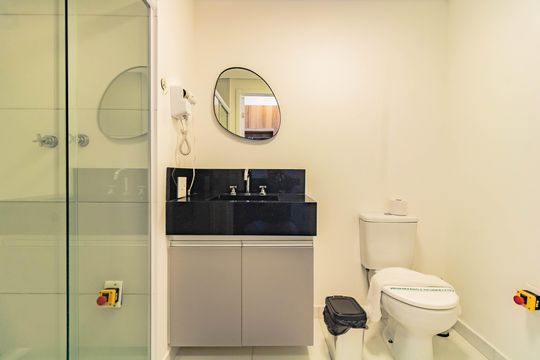 Banheiro de kitnet/studio à venda com 1 quarto, 21m² em Vila Mariana, São Paulo