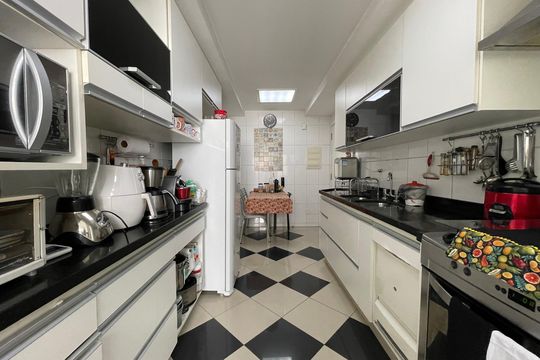 Cozinha de apartamento à venda com 4 quartos, 145m² em Rio Pequeno, São Paulo