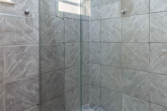 Banheiro 1 (primeiro andar) de casa à venda com 4 quartos, 56m² em Vasco da Gama, Rio de Janeiro