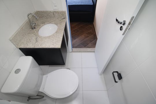 Banheiro de kitnet/studio para alugar com 1 quarto, 26m² em Parada Inglesa , São Paulo