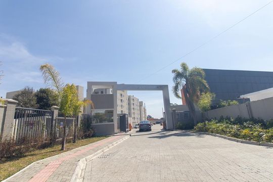 Fachada do Condomínio de apartamento à venda com 2 quartos, 44m² em Novo Mundo, Curitiba