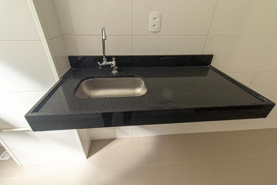 Cozinha de apartamento à venda com 2 quartos, 44m² em Novo Mundo, Curitiba