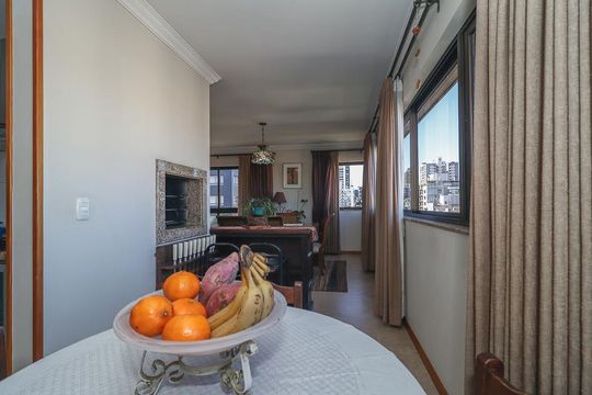 Sala  de apartamento à venda com 3 quartos, 223m² em Petrópolis, Porto Alegre