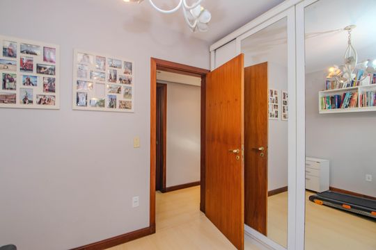Quarto 1 de apartamento à venda com 3 quartos, 97m² em Rio Branco, Porto Alegre