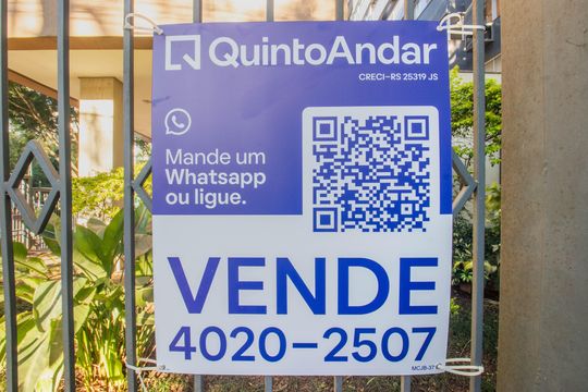 Plaquinha de apartamento à venda com 3 quartos, 97m² em Rio Branco, Porto Alegre