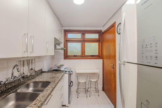 Cozinha de apartamento à venda com 3 quartos, 97m² em Rio Branco, Porto Alegre