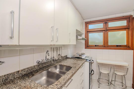 Cozinha de apartamento à venda com 3 quartos, 97m² em Rio Branco, Porto Alegre