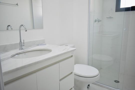  Banheiro de kitnet/studio para alugar com 0 quarto, 30m² em Mirandópolis, São Paulo