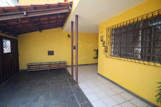Quintal de casa à venda com 4 quartos, 375m² em Riacho das Pedras, Contagem
