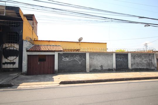 Fachada de casa à venda com 4 quartos, 375m² em Riacho das Pedras, Contagem