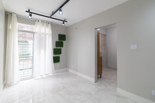 Sala de apartamento à venda com 1 quarto, 38m² em Jardim do Salso, Porto Alegre