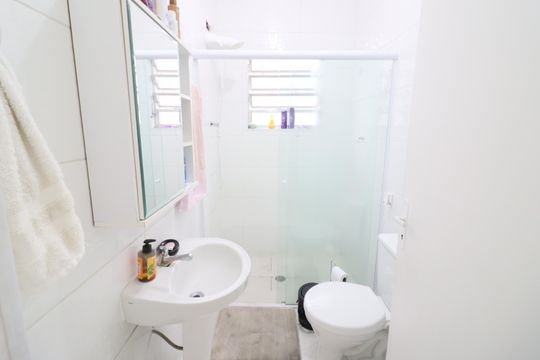 Banheiro de casa à venda com 3 quartos, 375m² em Vila Osasco, Osasco