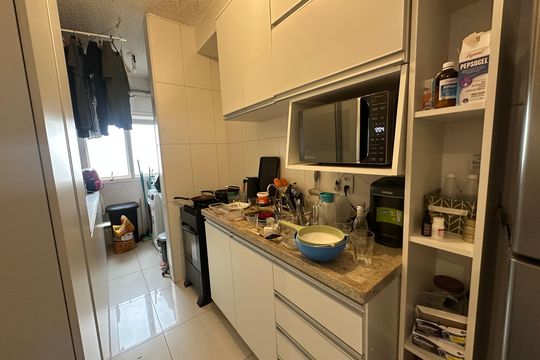 Cozinha de apartamento para alugar com 2 quartos, 68m² em Jardim Tupanci, Barueri
