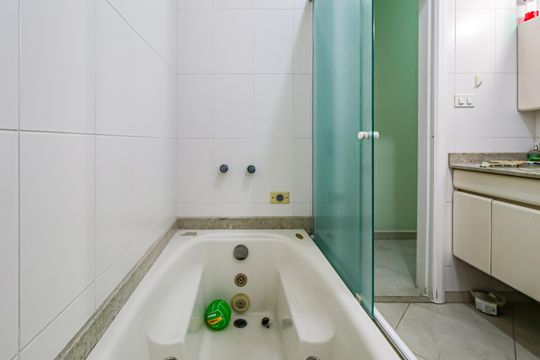 Banheiro social de casa à venda com 3 quartos, 224m² em Instituto de Previdencia, São Paulo