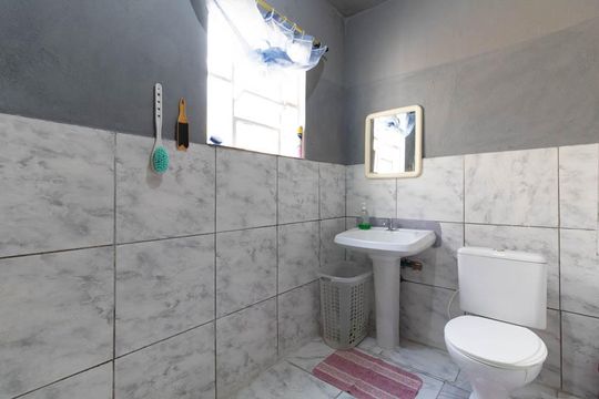 Banheiro de casa à venda com 1 quarto, 180m² em São João Climaco, São Paulo