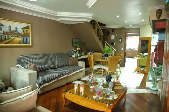 Casa à venda com 3 quartos, 204m² em Vila Dayse, São Bernardo do Campo
