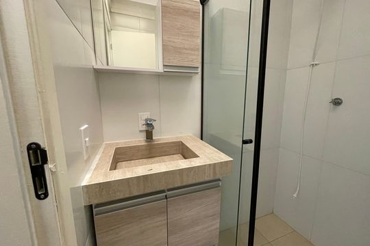 Banheiro Social de casa de condomínio para alugar com 2 quartos, 15m² em Quinta dos Angicos, Cotia