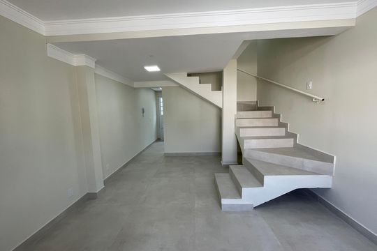 Casa de Condomínio para alugar com 2 quartos, 15m² em Quinta dos Angicos, Cotia