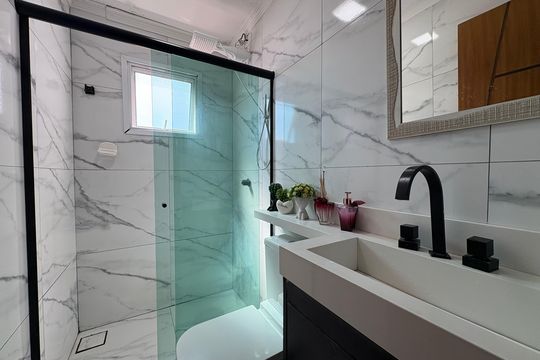 Banheiro de apartamento à venda com 2 quartos, 104m² em Jardim Ana Maria, Santo André