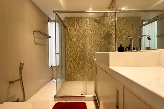 Banheiro da Suíte de apartamento à venda com 2 quartos, 129m² em Laranjeiras, Rio de Janeiro